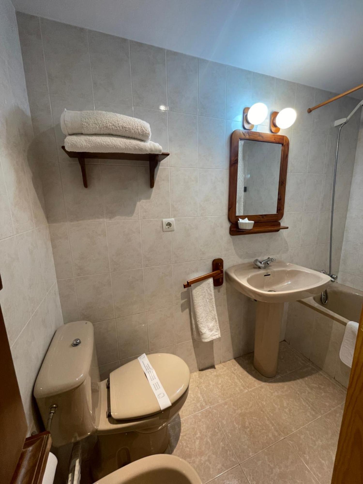 Atico en Biescas con Piscina, Tenis y Barbacoa Exterior foto