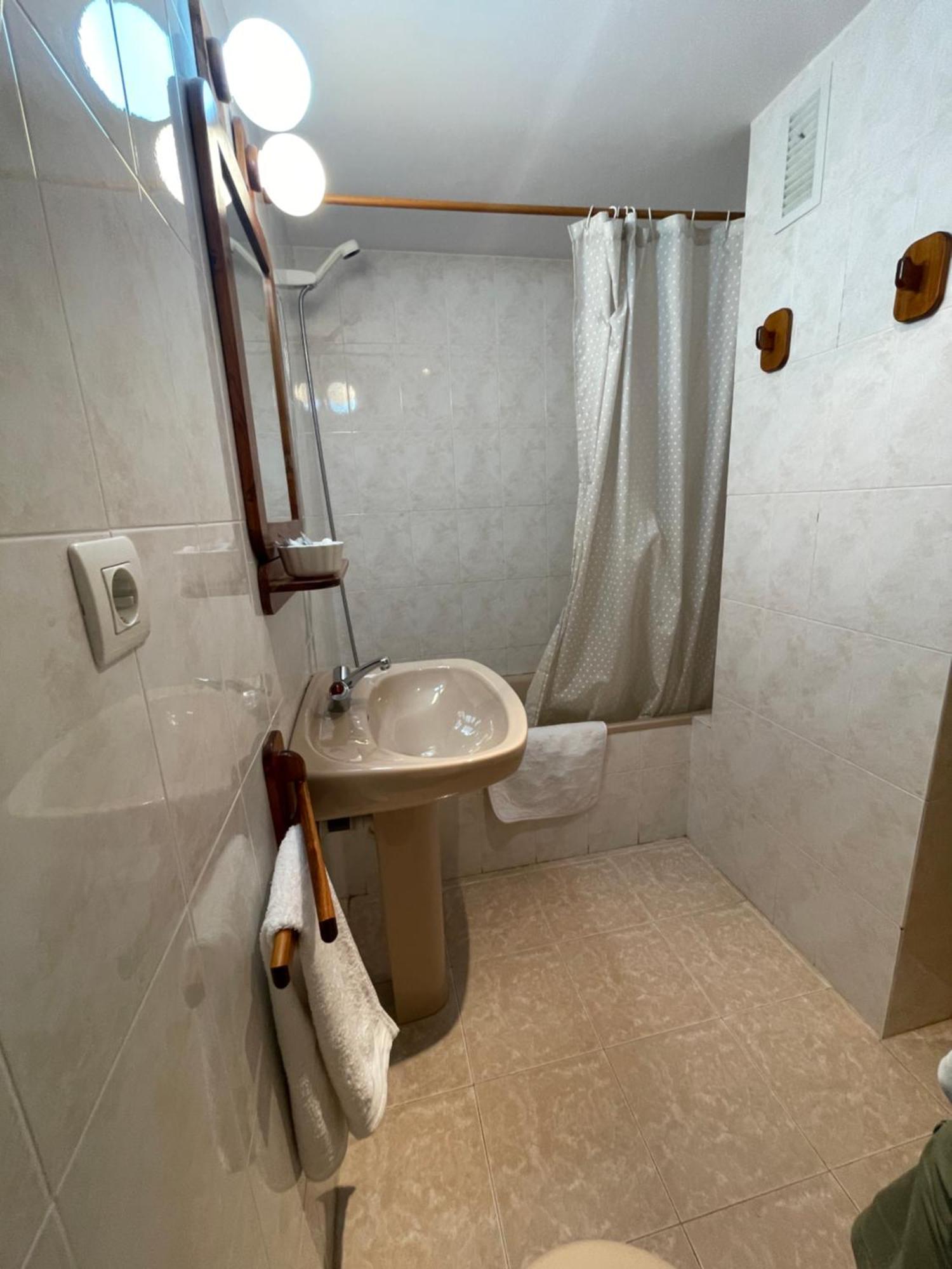 Atico en Biescas con Piscina, Tenis y Barbacoa Exterior foto