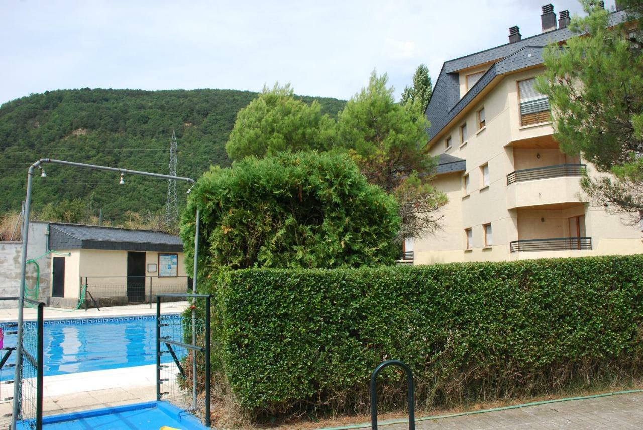 Atico en Biescas con Piscina, Tenis y Barbacoa Exterior foto