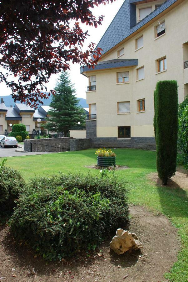Atico en Biescas con Piscina, Tenis y Barbacoa Exterior foto